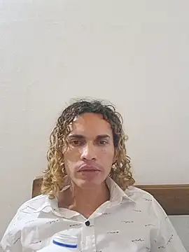 Show modela MATIASREYE na web-kameri