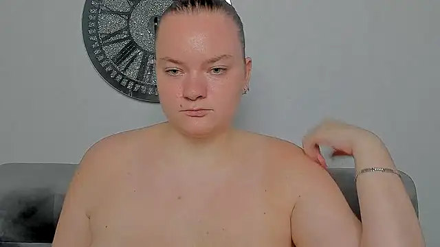 LunaArcher webcam show