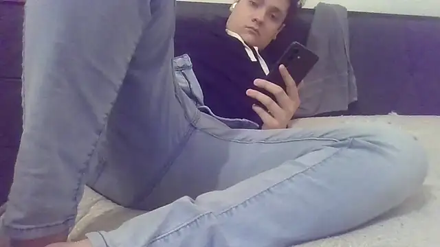 Pokazy przed kamerką – cujo_boyy