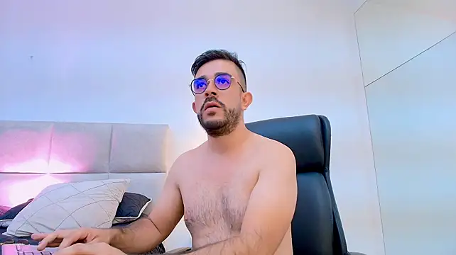 Show modela NicoSaint_ na web-kameri