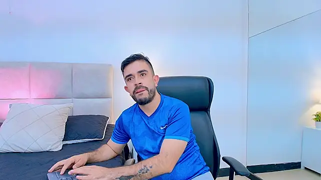 NicoSaint_ Show in webcam
