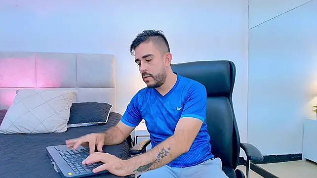 Show modela NicoSaint_ na web-kameri
