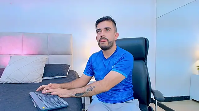 NicoSaint_ Шоу с уебкамера