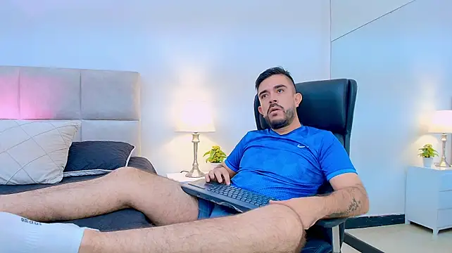NicoSaint_ Show in webcam