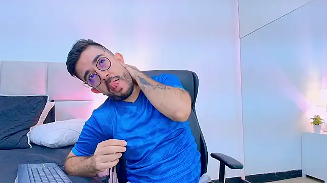 Show modela NicoSaint_ na web-kameri