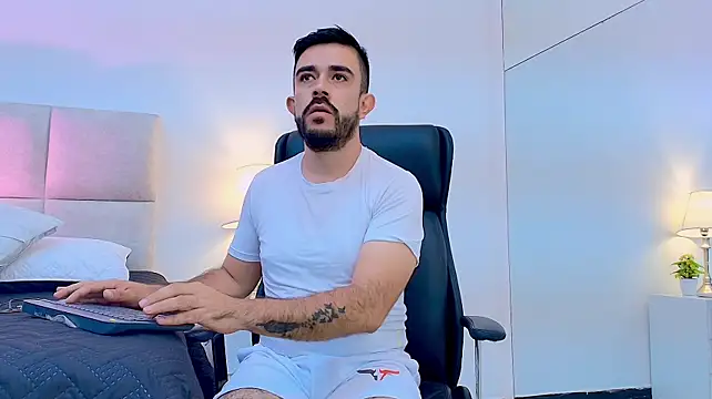 NicoSaint_'s Webcam Show