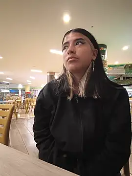 Show modela KITTYSQUIIRT0 na web-kameri