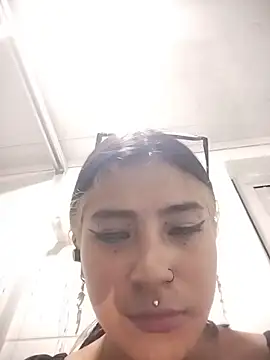 KITTYSQUIIRT0 Show in webcam