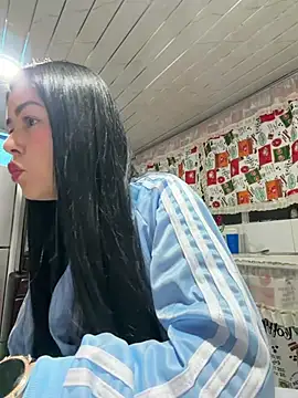 XXX chat uživo modela Kamilaa_HH