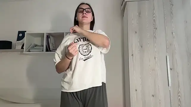 rubymoonv Show in webcam