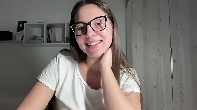 rubymoonv Show in webcam