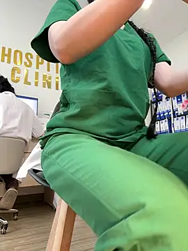 secretly_masturbating Show in webcam