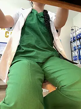 secretly_masturbating Show in webcam