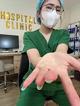 secretly_masturbating Show in webcam