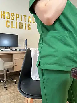 secretly_masturbating Show in webcam