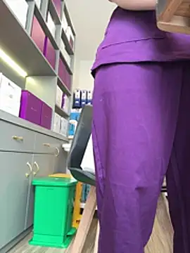 secretly_masturbating Show in webcam