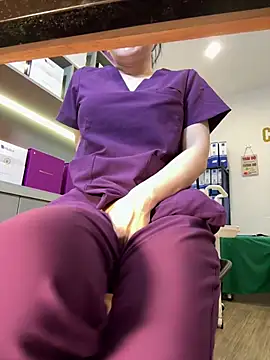Pokazy przed kamerką – secretly_masturbating