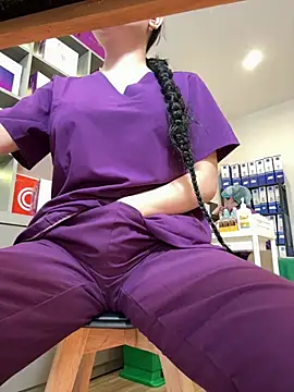 secretly_masturbating Show in webcam