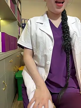 secretly_masturbating Show in webcam