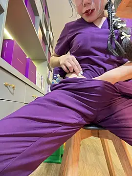 secretly_masturbating Show in webcam