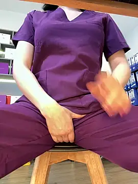 secretly_masturbating Show in webcam