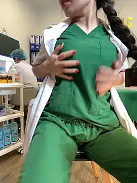 secretly_masturbating Show in webcam