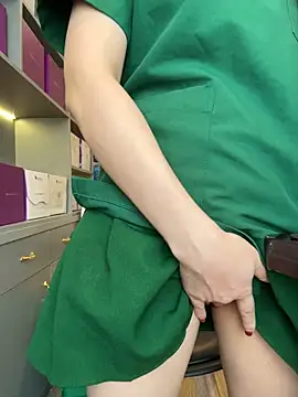 secretly_masturbating Show in webcam