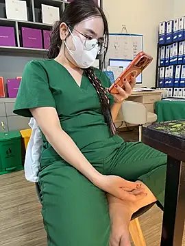 secretly_masturbating Show in webcam