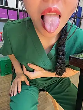 secretly_masturbating Show Webcam