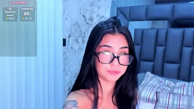 Pertunjukan Kamera Web April_Addams69