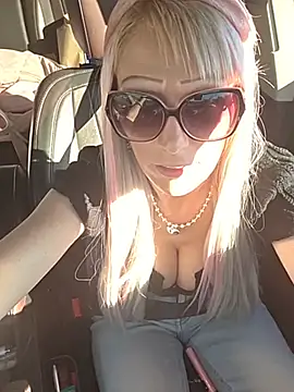 โชว์เว็บแคมของ BeautifulBustyBlonde