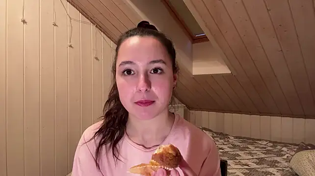 הופעת וובקאם של CapriceDinola