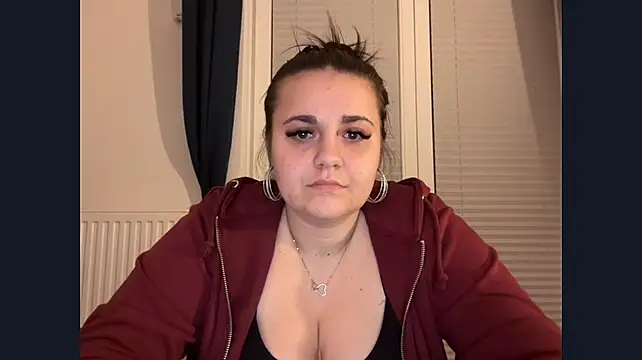 SandyFlowers' Live XXX Chat