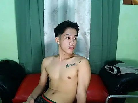 yourhardfucker_denver Show Webcam
