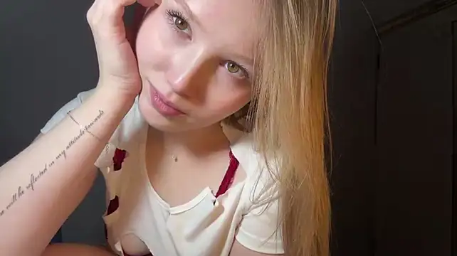 CaritaTorivio élő XXX-chatje