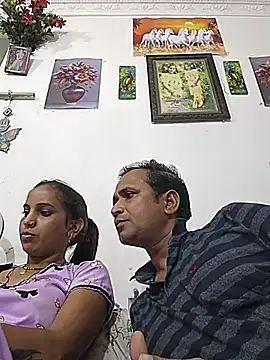 הופעת וובקאם של Priya_couple1