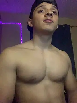 fitboycm1: διαδικτυακό σόου στην κάμερα