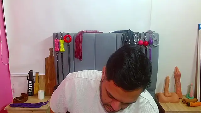 הופעת וובקאם של Alejandro_bdsm
