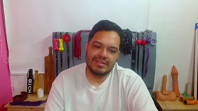 הופעת וובקאם של Alejandro_bdsm