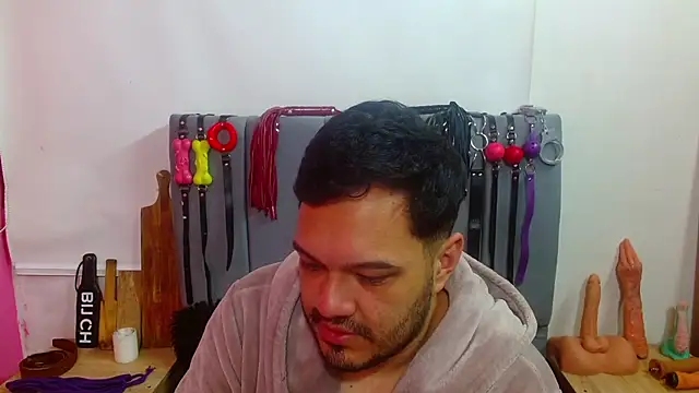 Alejandro_bdsm Show in webcam