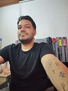 Alejandro_bdsm 在線直播表演