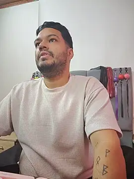 Alejandro_bdsm 在線直播表演
