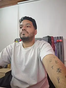 Alejandro_bdsm Adlı Modelin Web Kamerası Şovu