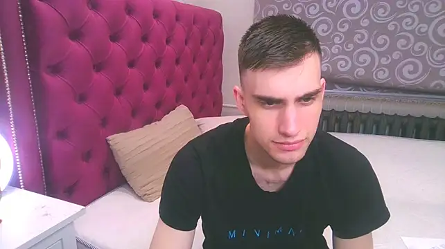 Pokazy przed kamerką – DeanWilde