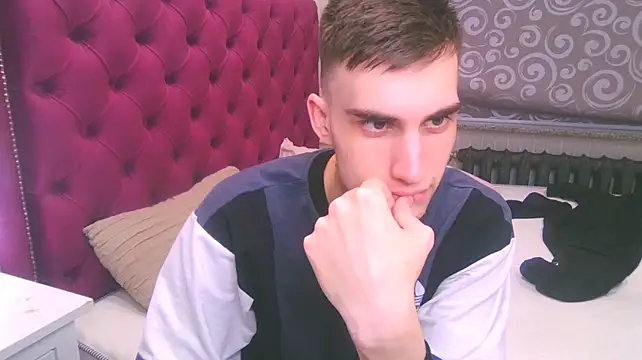 DeanWilde: вебкам-шоу
