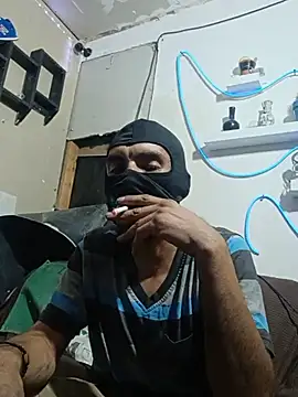 tripie_420 网络视讯表演