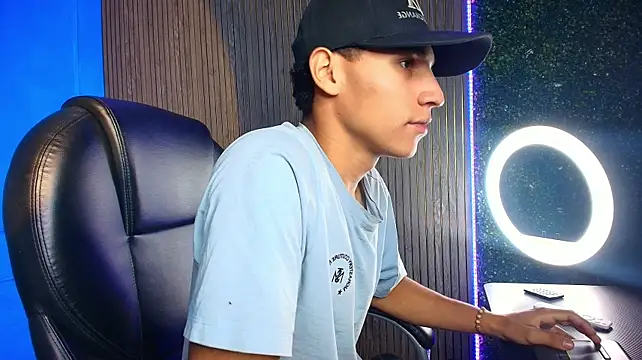 Show modela Deus_king1 na web-kameri