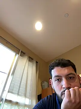 LatinoBeard01 webkamerás műsora