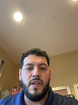 Show de LatinoBeard01 na webcam