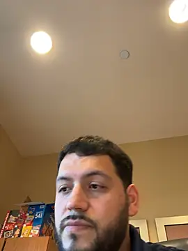 LatinoBeard01: διαδικτυακό σόου στην κάμερα